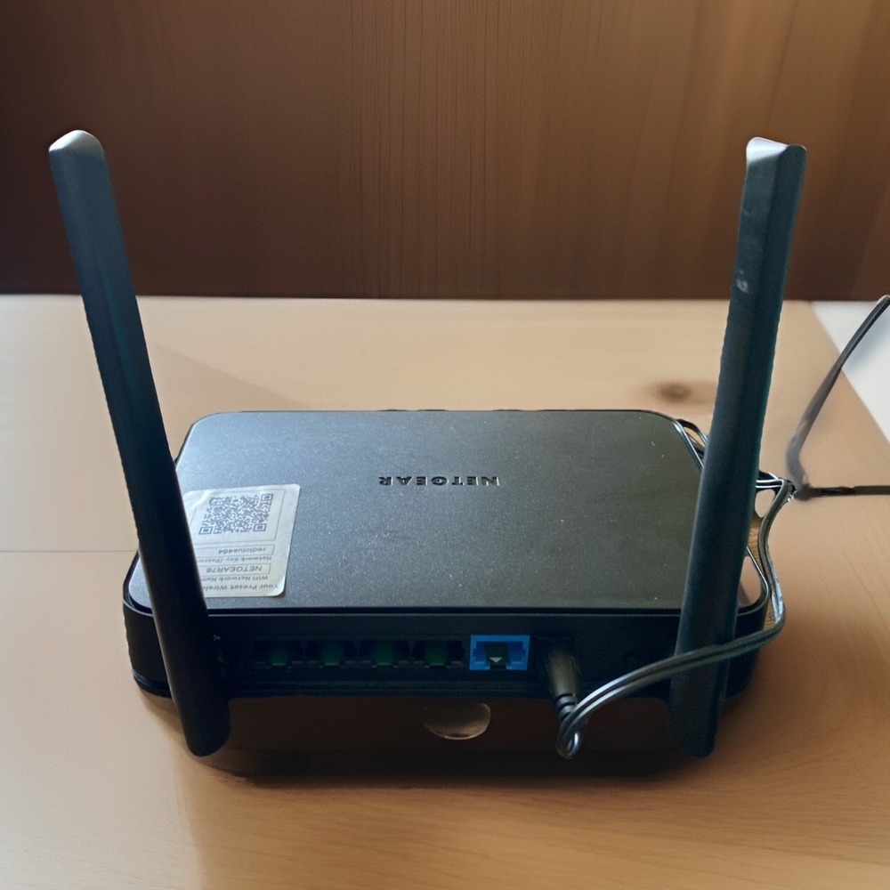 NETGEAR R6020 750 Mbps 4 Port Dual Band WiFi Router - Picture 3 of 5